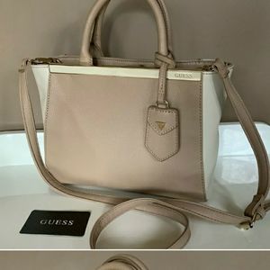 Guess tote